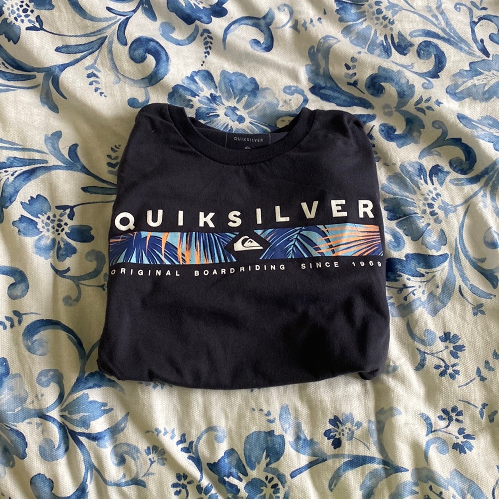Quicksilver small boys t shirt